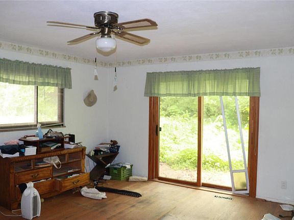 4th image of 2216 Divot Dr