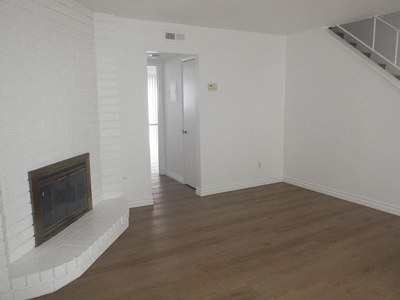 5th image of 1018 N Sacramento Ave #2
