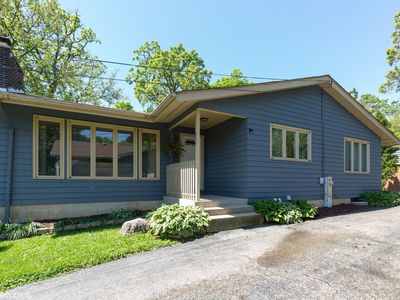 209 Indian Trl, Lake In The Hills, IL, 60156
