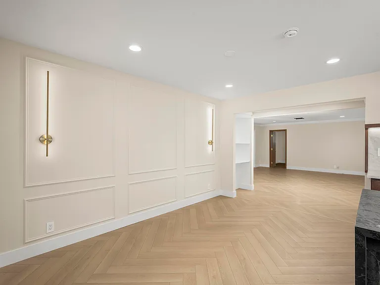 9433 Geranium Cir — Photo 35