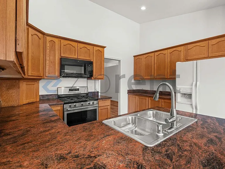 1425 Country Manor Dr — Photo 12
