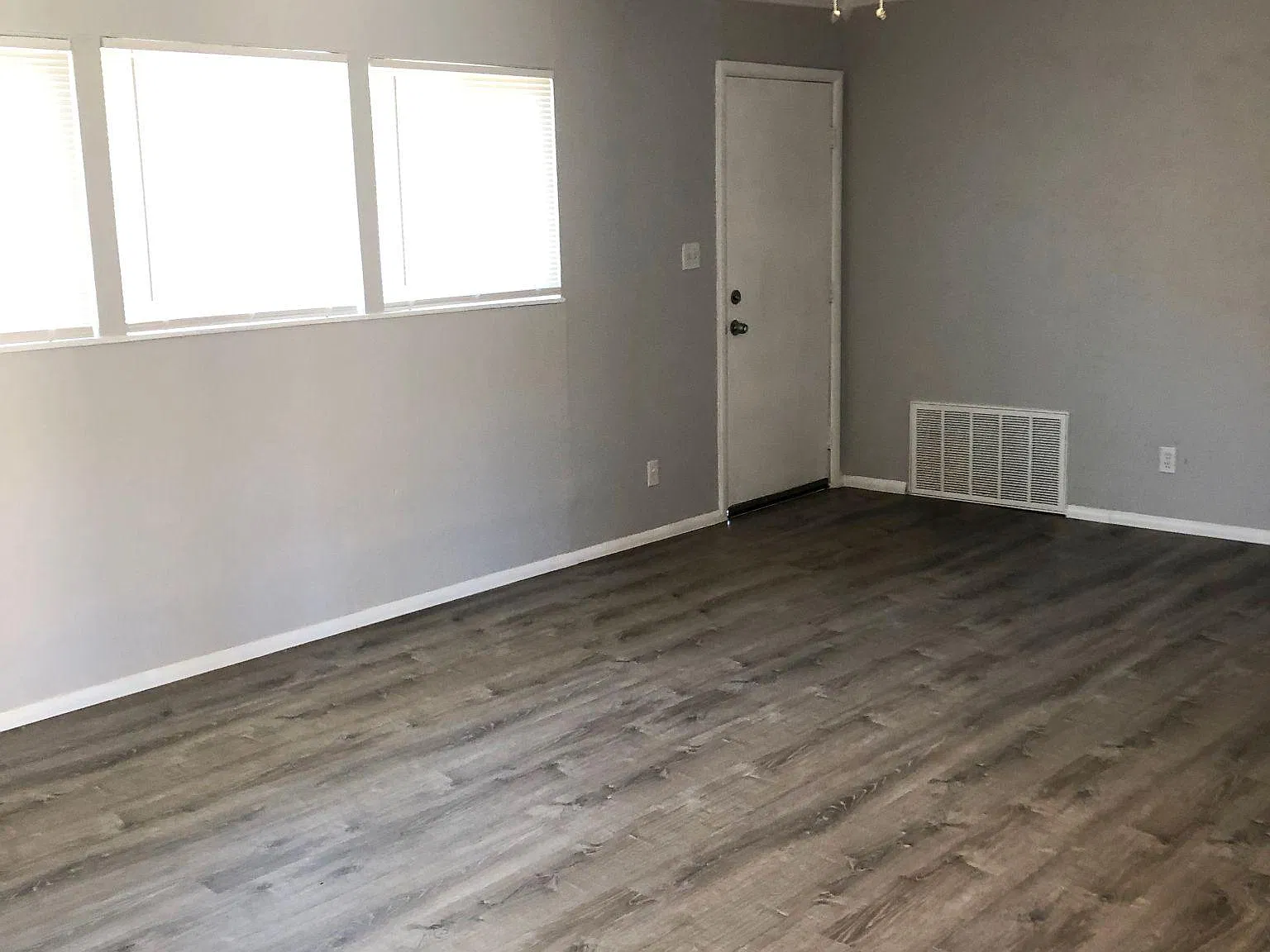 3 bed, 1400 sqft, $950 — Photo 4