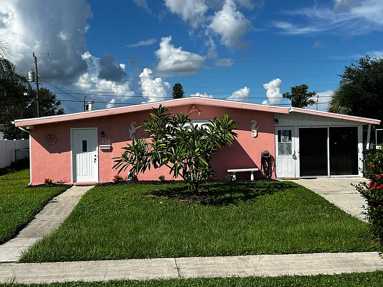 Fully renovated 2 bedrooms /2 baths/ 2 entrances/ 2 shades in backyard house for rent in North Port, Fl