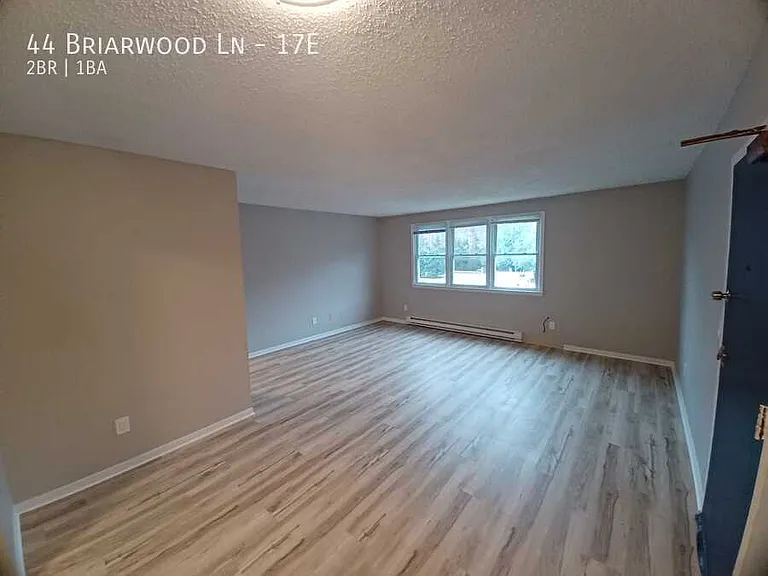 44 Briarwood Ln #17E — Photo 17