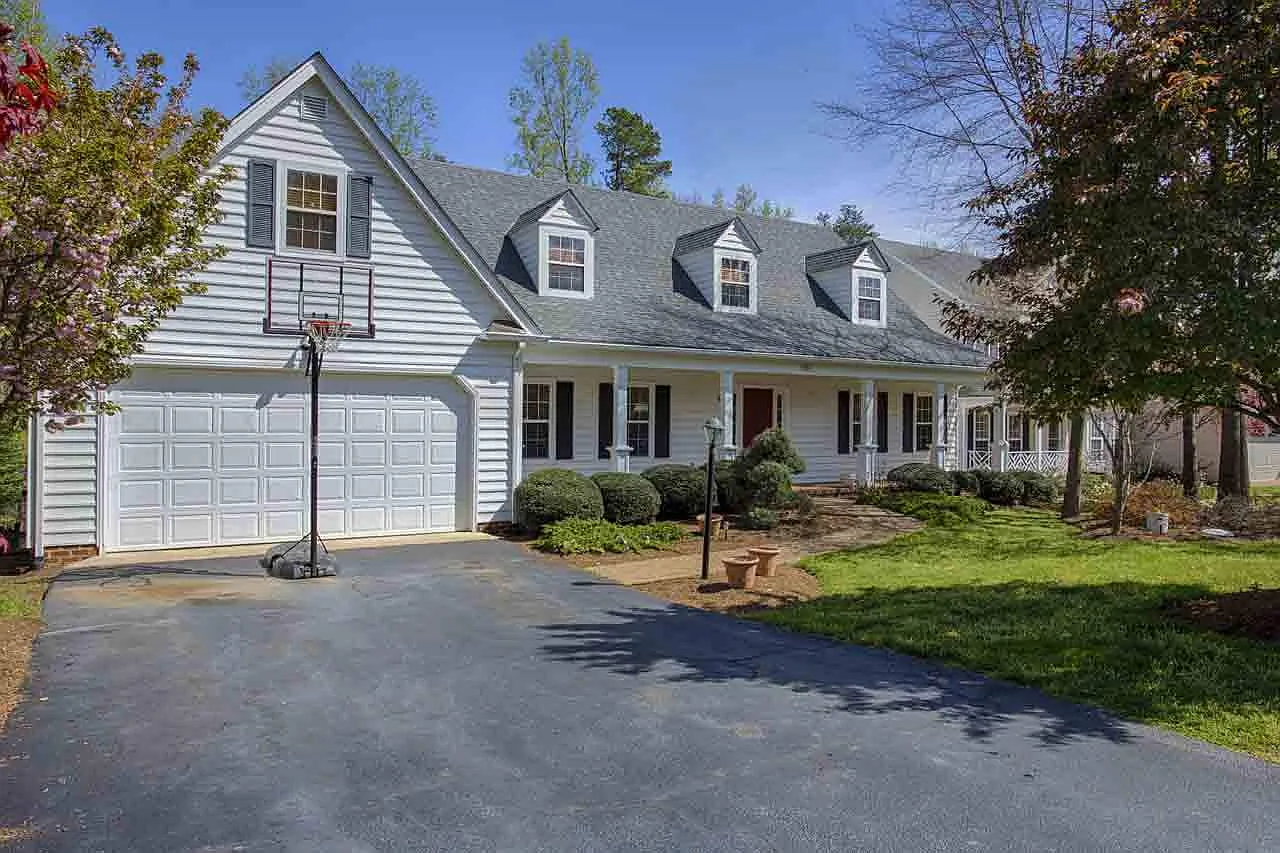 1440 Birchcrest Ln photo 1