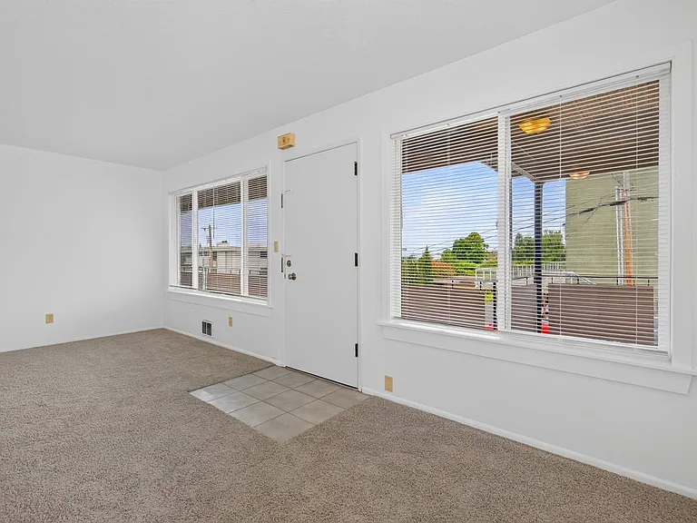 Shore View Apartments — Photo 11