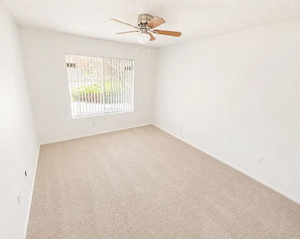 1527 Temple Heights Dr — Photo 5