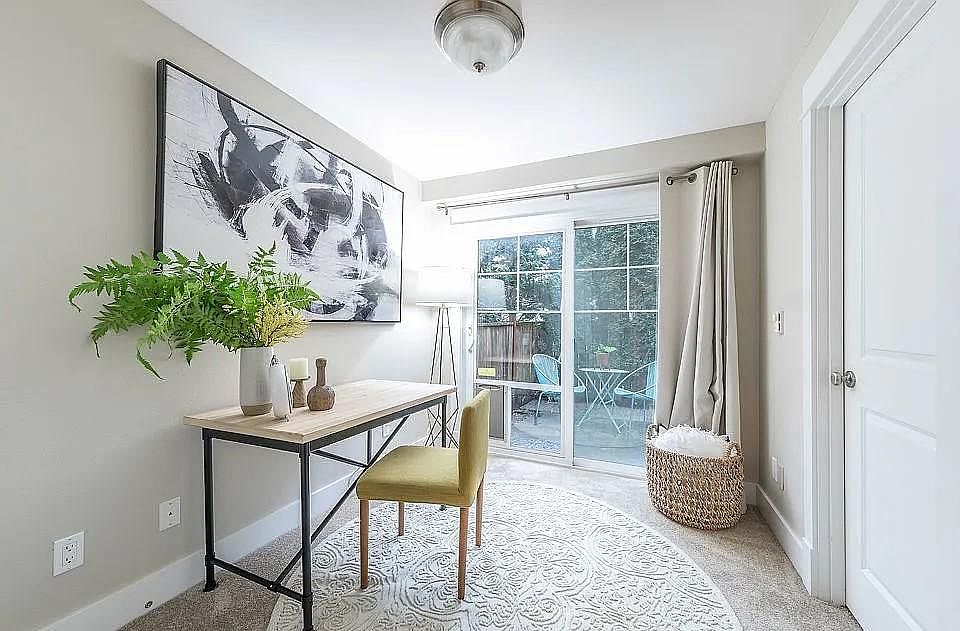 First floor: office/bedroom