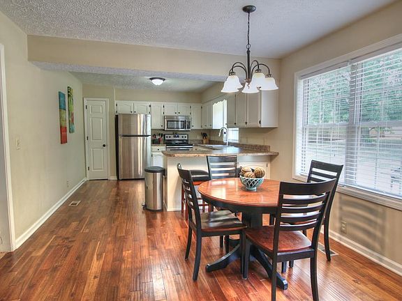 5th image of 467 Deerfield Dr