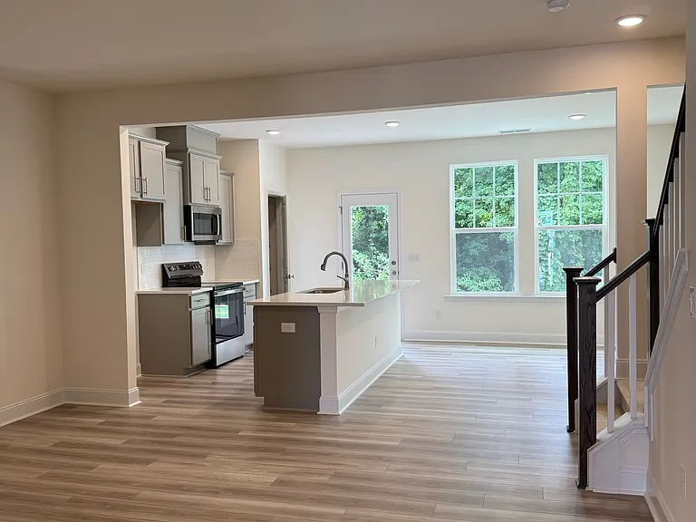 40 Clementine St — Photo 3