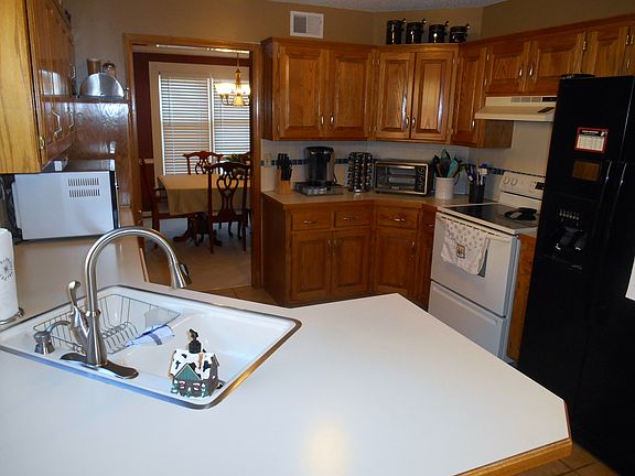 3rd image of 1728 Welleslay Ln