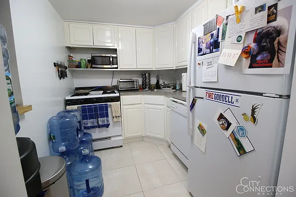 Rented by City Connections Realty | media 14