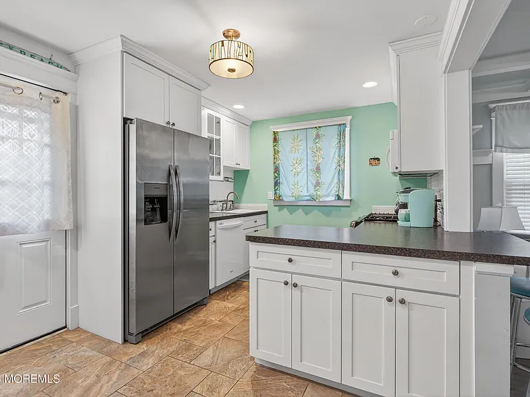 211 Lareine Ave — Photo 11