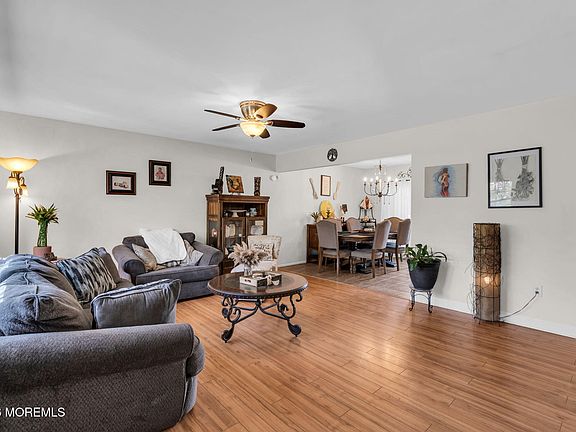 4th image of 8 Peach Tree Street