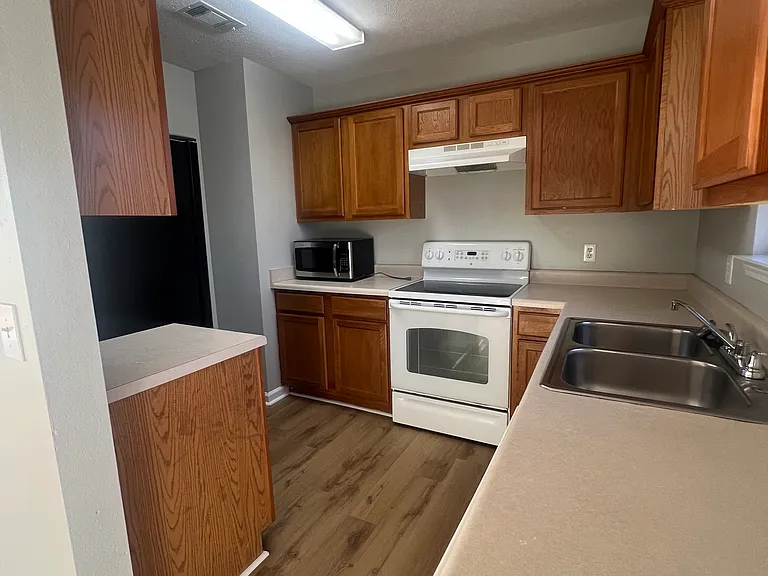 225 Shiloh Dr — Photo 4
