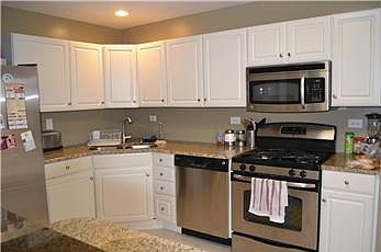 4th image of 1024 Huntington Dr