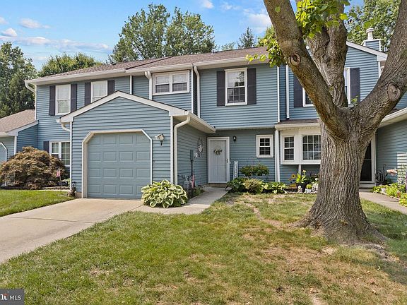 2nd image of 7 Fairfax Ct