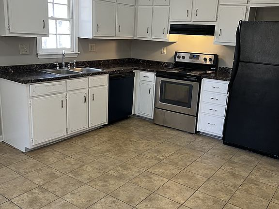 4th image of 160 Hunters Ln #B