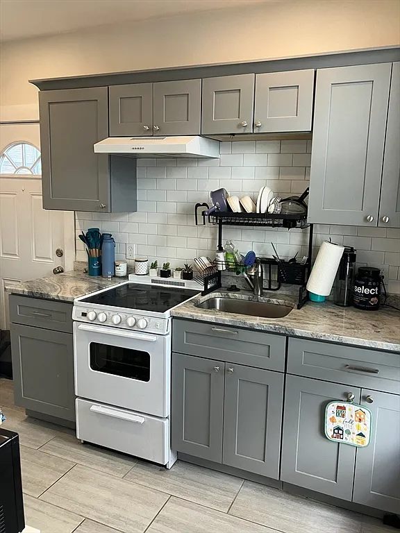 1 bed, 1.0 bath, 450 sqft, $2,350 — Photo 2