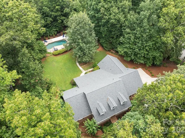 501 Colonels Ct, Clover, SC 29710