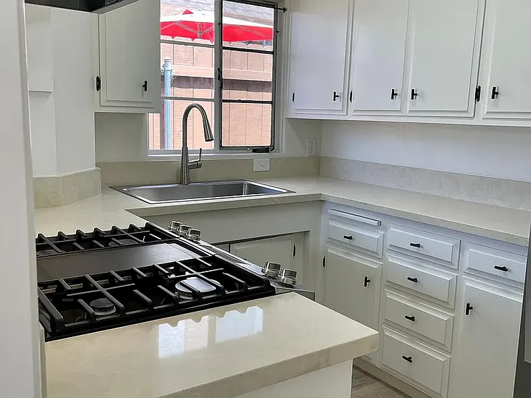 3028 Poe St — Photo 8