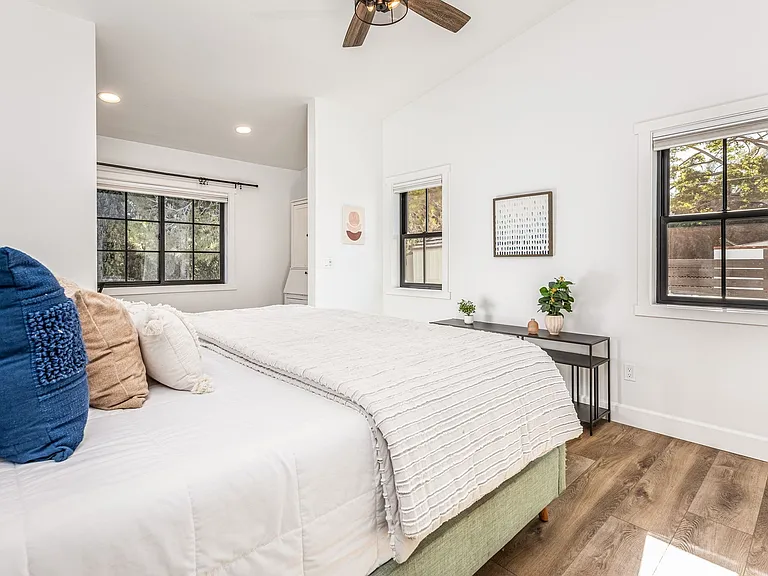 2335 Ivy Rd — Photo 40