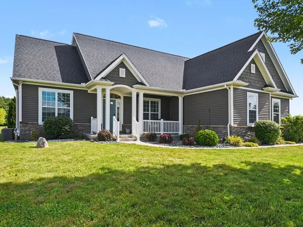 3181 Chamberlain Rd, Buchanan, MI 49107
