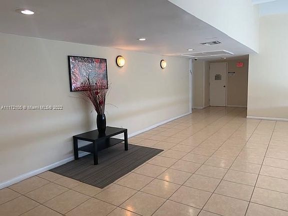 2nd image of 140 Lakeview Dr APT 308