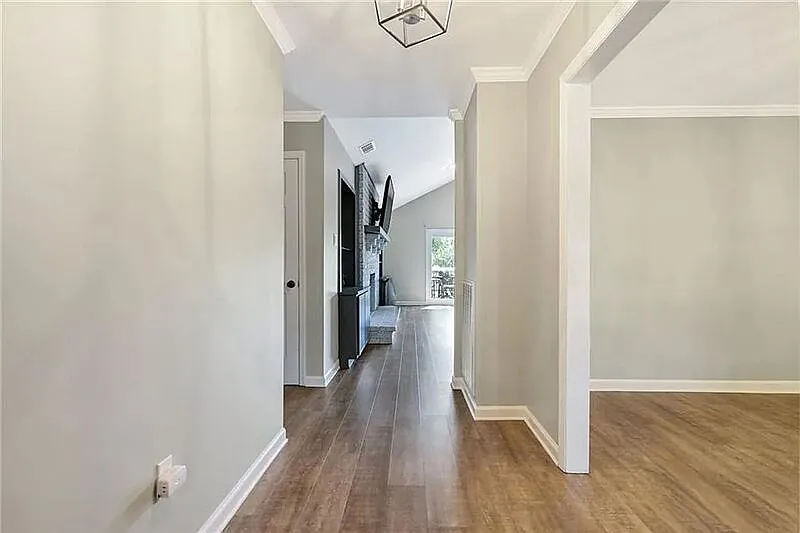 3 bed, 2.5 bath, 2169 sqft, $2,400 — Photo 4