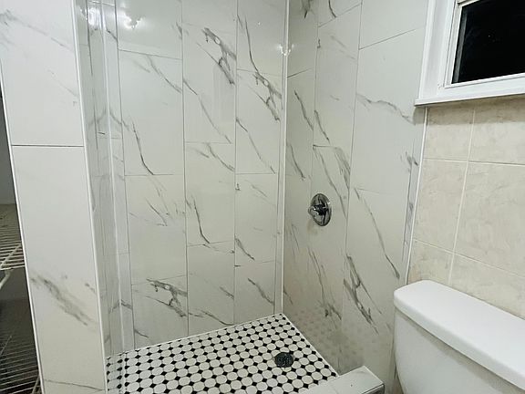5th image of 1811 S Oak St #B