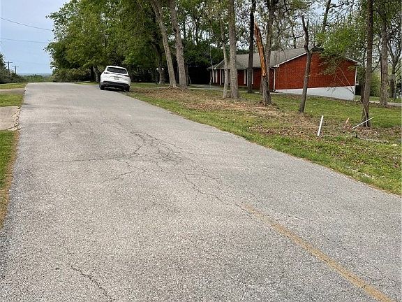3rd image of 142 Golfview Dr