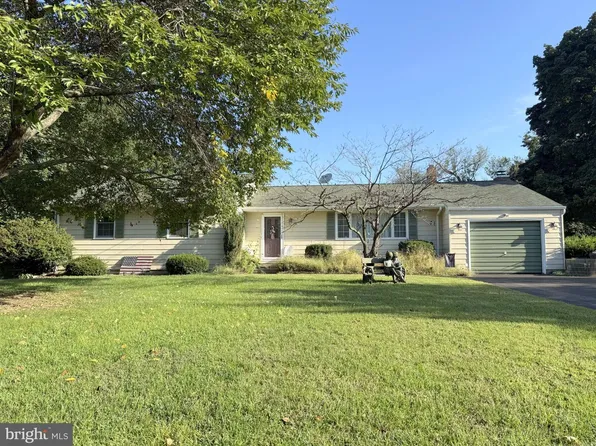 642 Forest Grove Rd, Vineland, NJ 08360