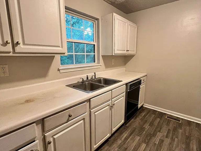 236 Bridgeview Dr — Photo 10