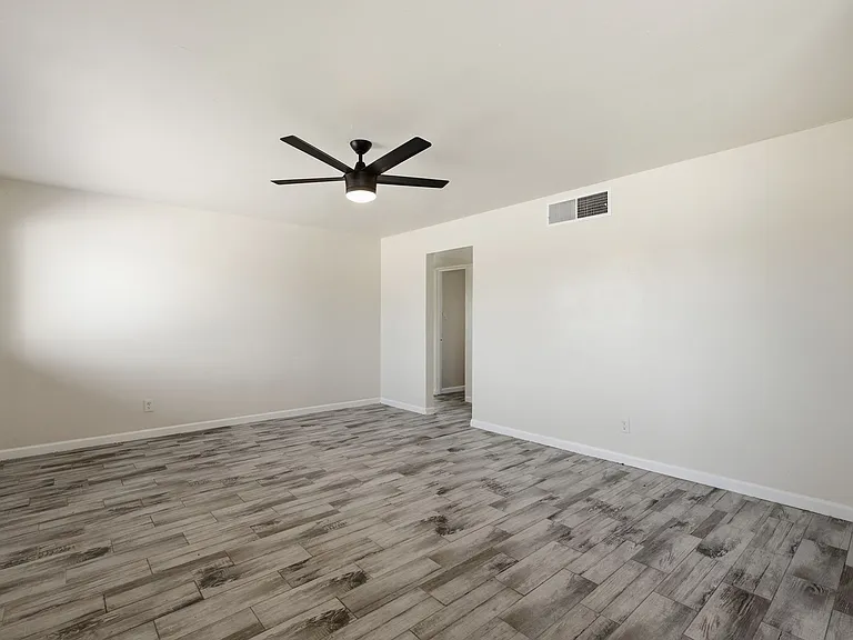 209 E McMurray Blvd — Photo 8