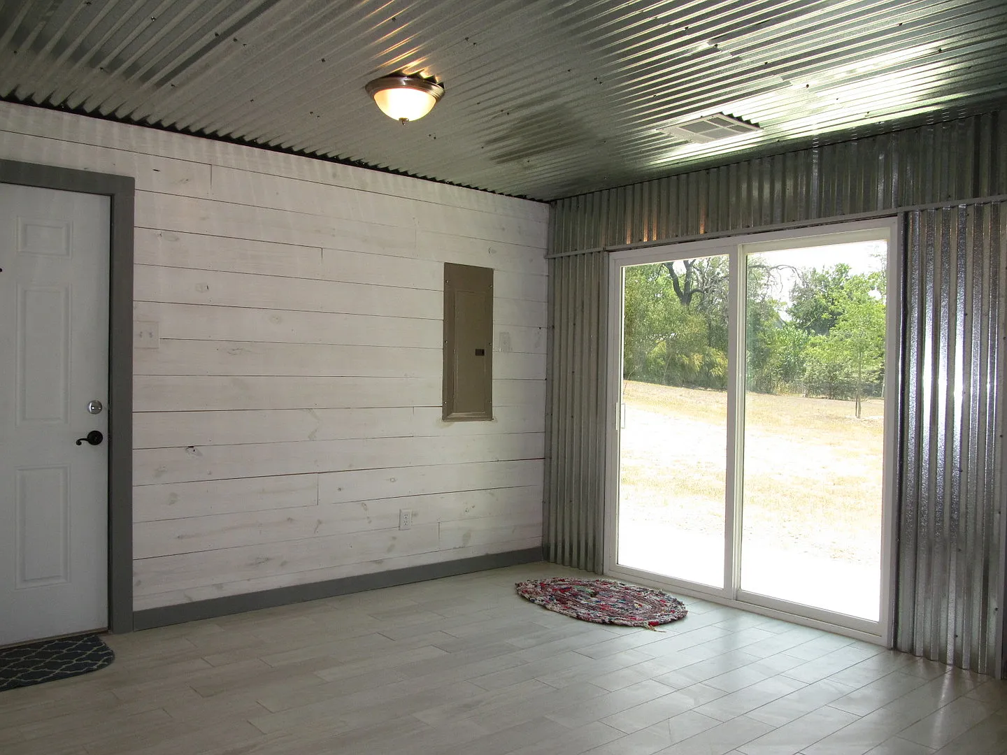 1 Bedroom Cabin On The Creek — Photo 2