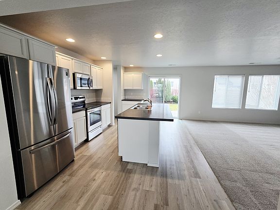 2nd image of 13117 S Coquille River Ave