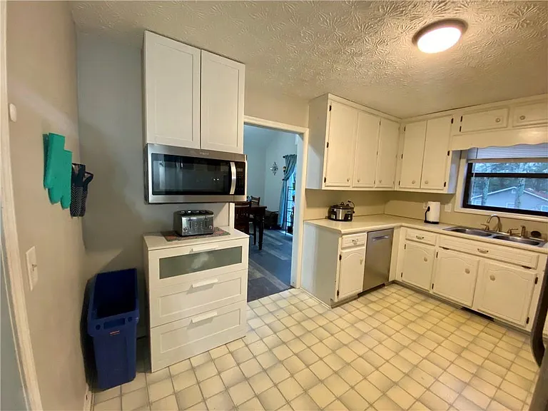 1095 Mountain Springs Dr NW — Photo 9