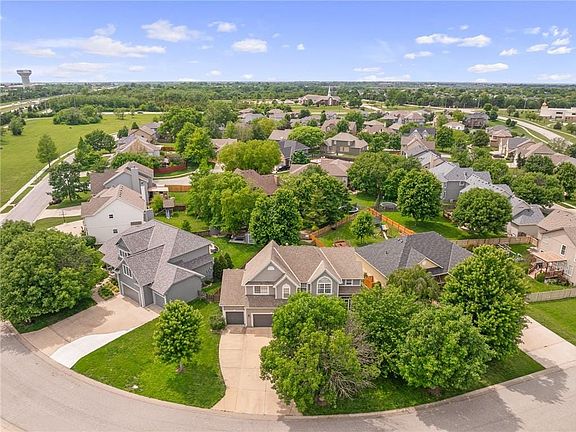 4th image of 10122 Theden Cir