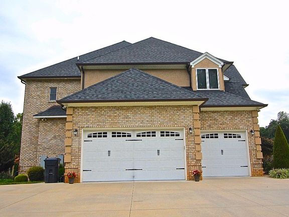 5th image of 141 Canopy Oak Ln