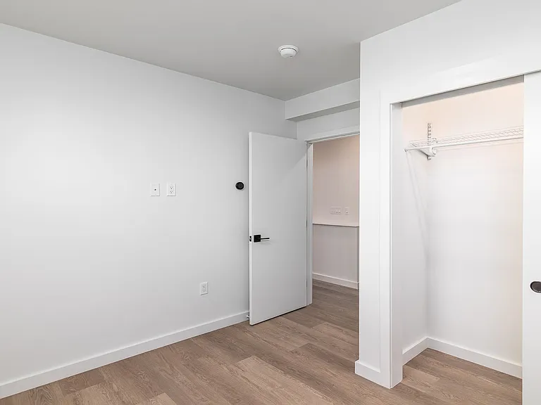 181 Bartlett — Photo 8
