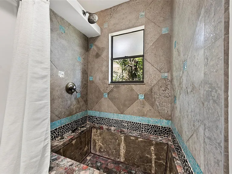 2430 Castilla Isle — Photo 33