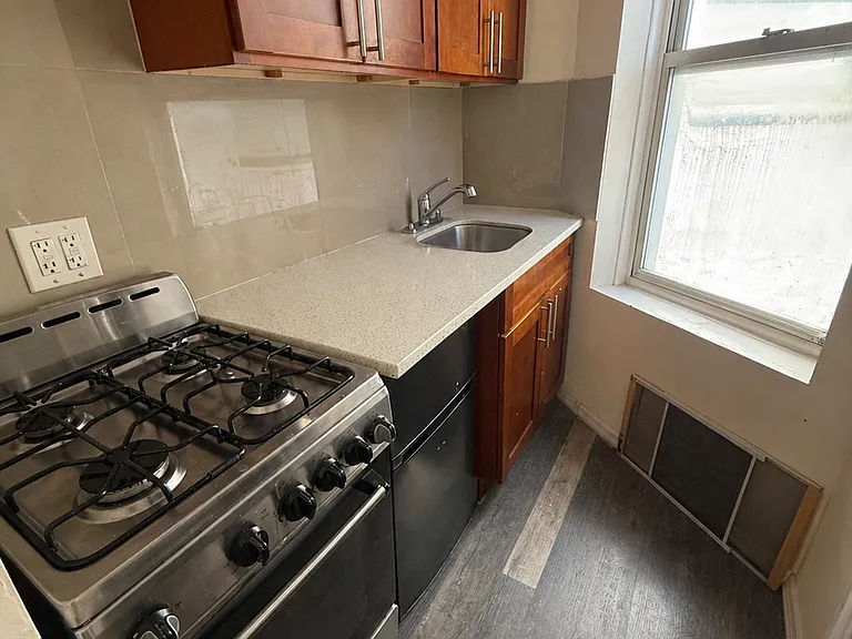 305 E 105th St #5D — Photo 3