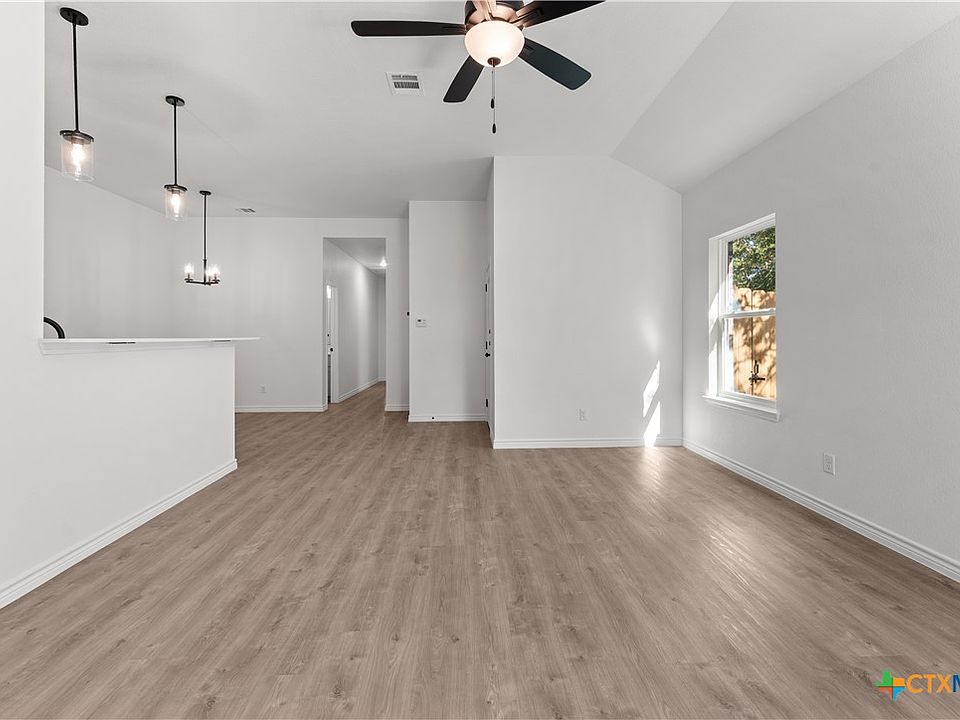 1st image of 921 Ashwood Dr