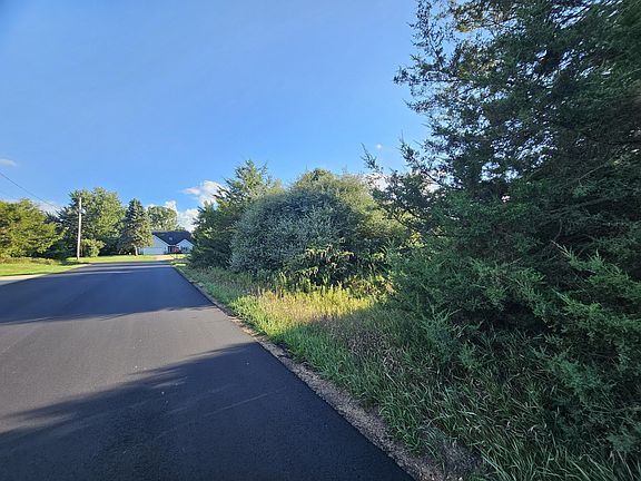 5th image of 104 Cannes Dr