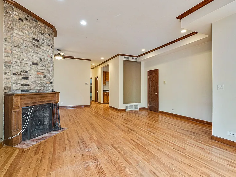 2622 N Wilton Ave — Photo 6