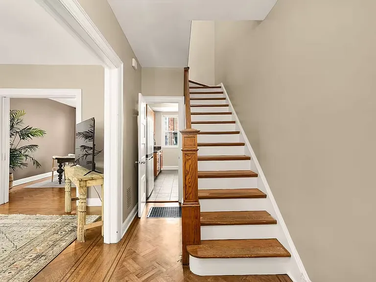 637 Keefer Pl NW — Photo 9