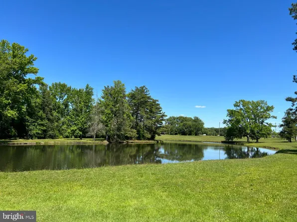 637 Newport Dr, Mullica Hill, NJ 08062