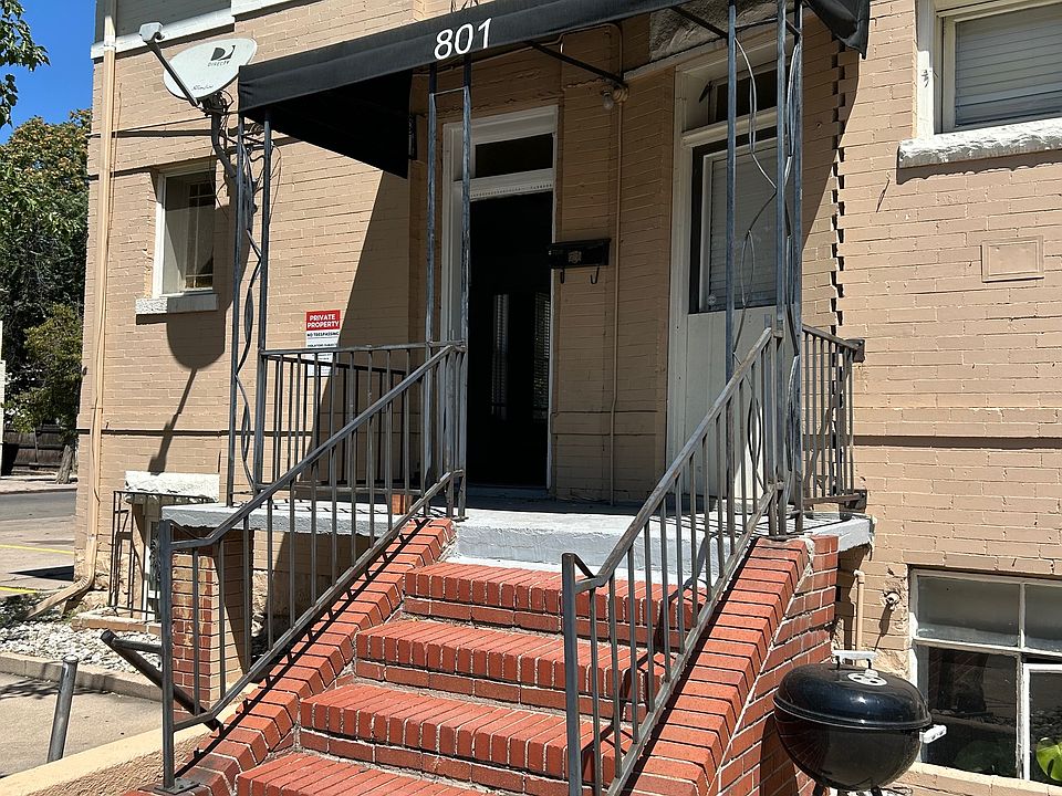 Private front porch/balcony