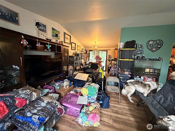 5th image of 1520 NW Lakehill Circle