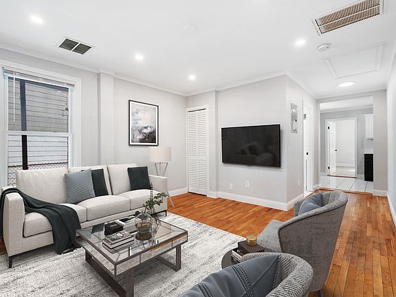 4th image of 16 Hawthorne St #1
